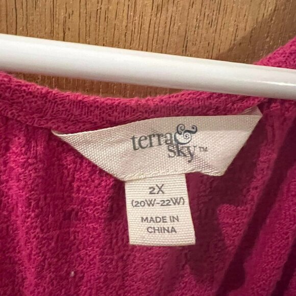Size 2X(20/22W) - Terra & Sky - Magenta Pullover Blouse w/Short Sleeves - Picture 2 of 6